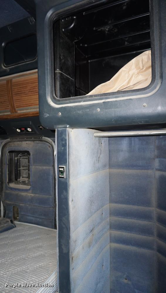 image for item DD7672 1995 Peterbilt 379 semi truck