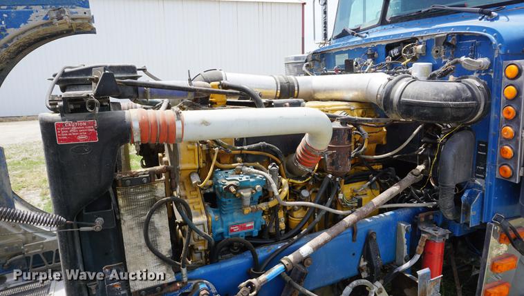 image for item DD7672 1995 Peterbilt 379 semi truck