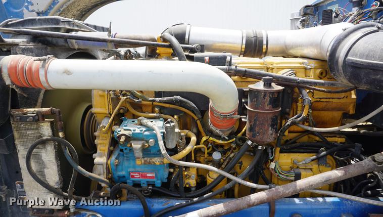 image for item DD7672 1995 Peterbilt 379 semi truck