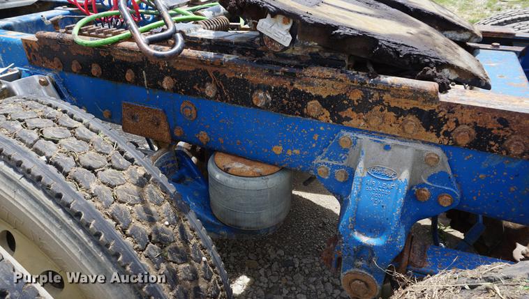 image for item DD7672 1995 Peterbilt 379 semi truck