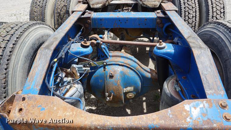 image for item DD7672 1995 Peterbilt 379 semi truck