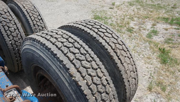 image for item DD7672 1995 Peterbilt 379 semi truck