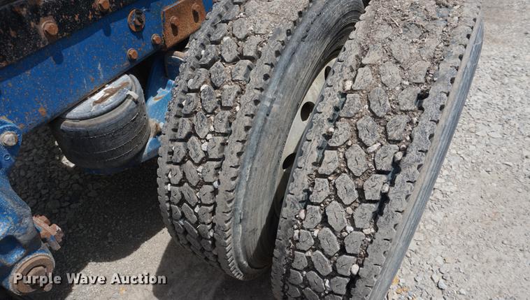 image for item DD7672 1995 Peterbilt 379 semi truck