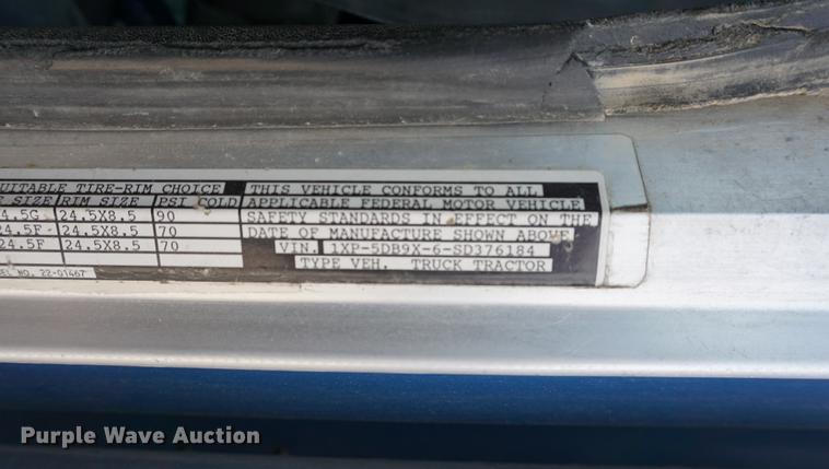 image for item DD7672 1995 Peterbilt 379 semi truck