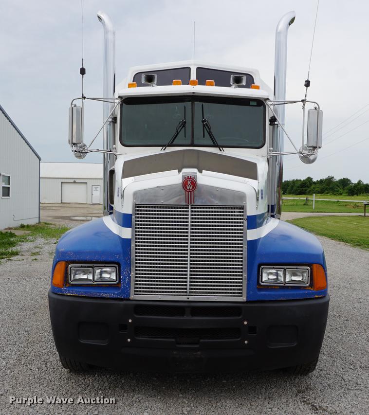 image for item DD7694 1989 Kenworth T600 semi truck