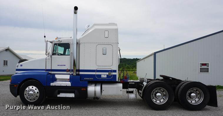 image for item DD7694 1989 Kenworth T600 semi truck