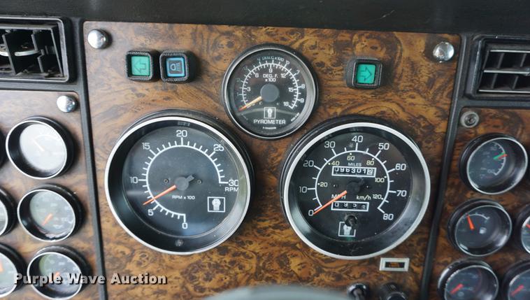 image for item DD7694 1989 Kenworth T600 semi truck