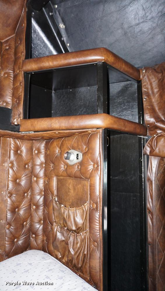 image for item DD7694 1989 Kenworth T600 semi truck