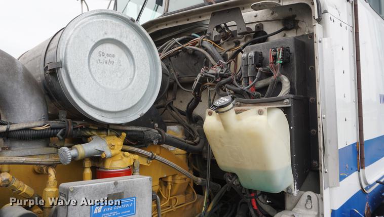 image for item DD7694 1989 Kenworth T600 semi truck