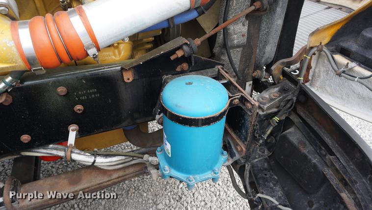 image for item DD7694 1989 Kenworth T600 semi truck