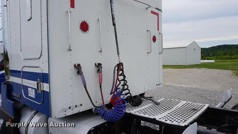 image for item DD7694 1989 Kenworth T600 semi truck