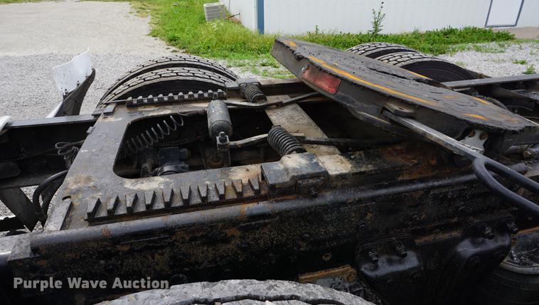 image for item DD7694 1989 Kenworth T600 semi truck