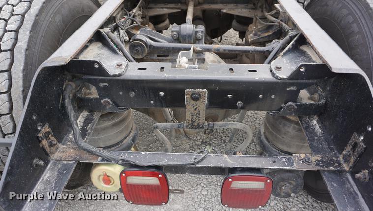 image for item DD7694 1989 Kenworth T600 semi truck