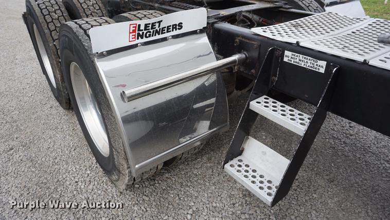 image for item DD7694 1989 Kenworth T600 semi truck