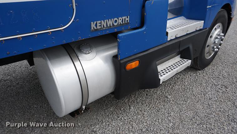 image for item DD7694 1989 Kenworth T600 semi truck