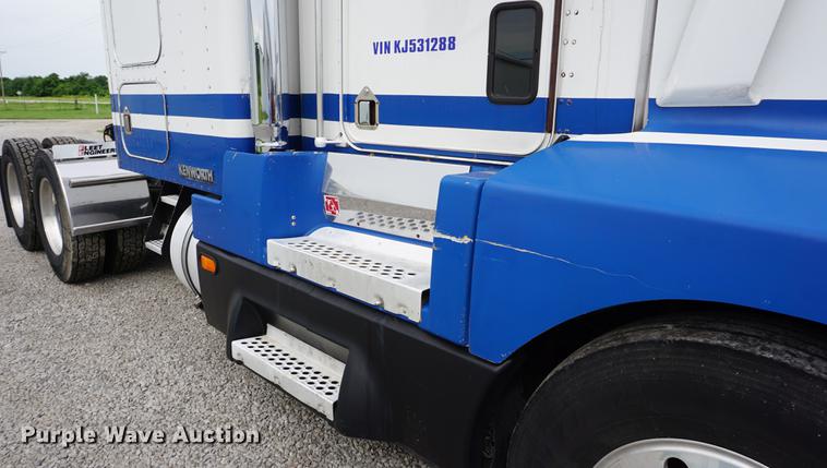 image for item DD7694 1989 Kenworth T600 semi truck