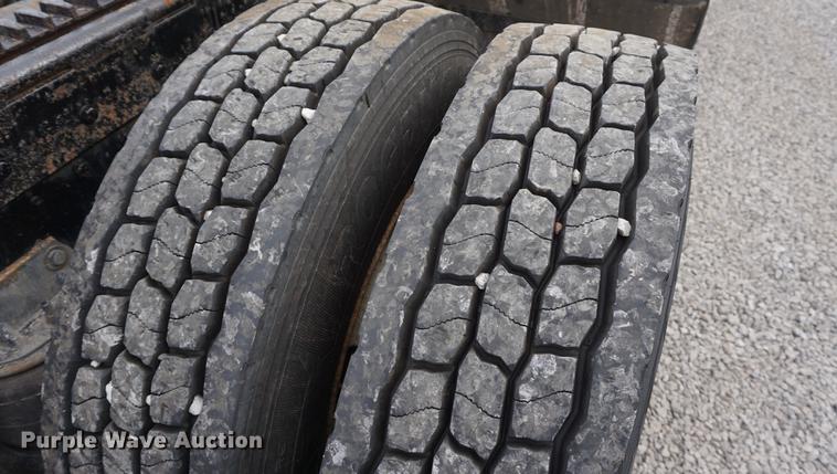 image for item DD7694 1989 Kenworth T600 semi truck