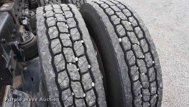 image for item DD7694 1989 Kenworth T600 semi truck