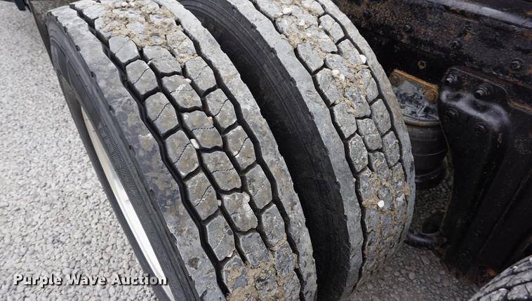 image for item DD7694 1989 Kenworth T600 semi truck