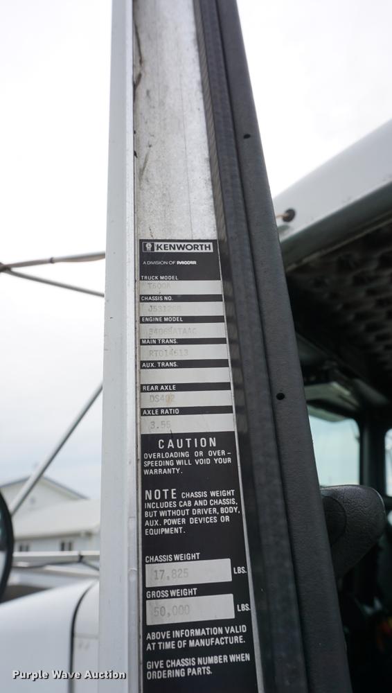 image for item DD7694 1989 Kenworth T600 semi truck