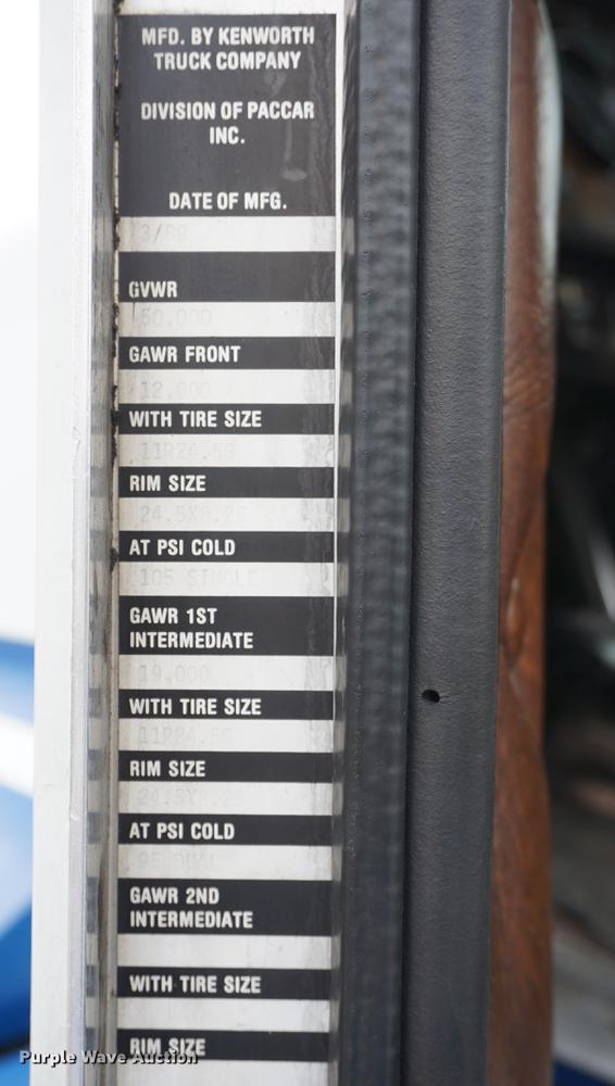 image for item DD7694 1989 Kenworth T600 semi truck