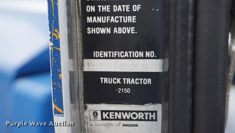 image for item DD7694 1989 Kenworth T600 semi truck