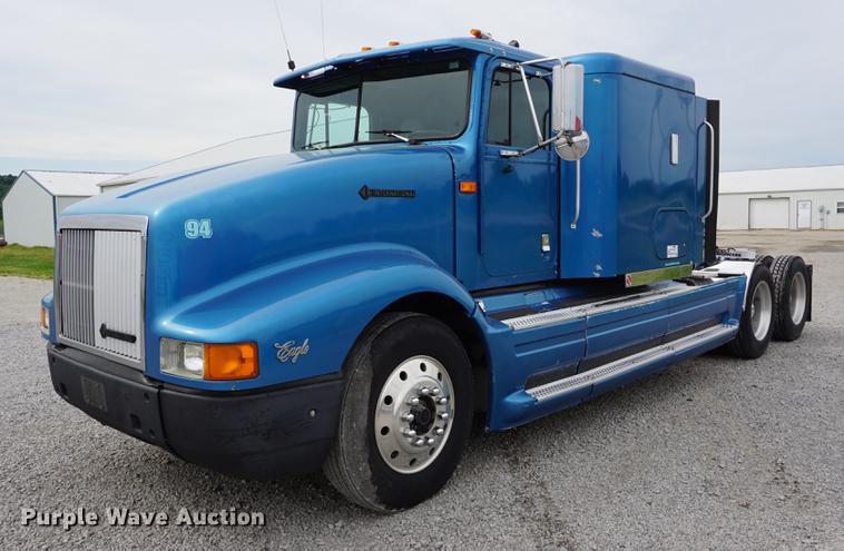 image for item DD7695 1994 International Eagle 9400 semi truck