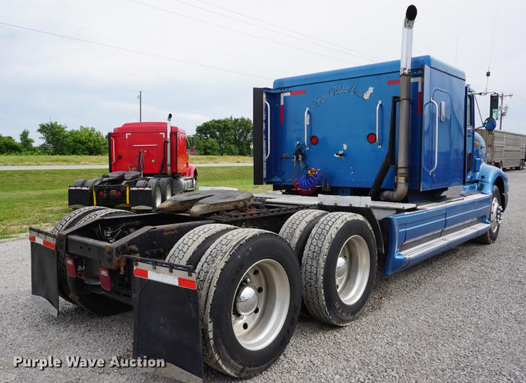 image for item DD7695 1994 International Eagle 9400 semi truck