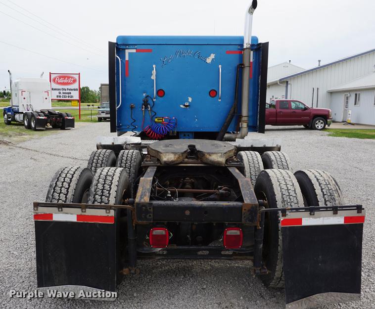 image for item DD7695 1994 International Eagle 9400 semi truck