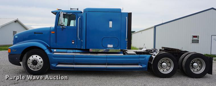 image for item DD7695 1994 International Eagle 9400 semi truck