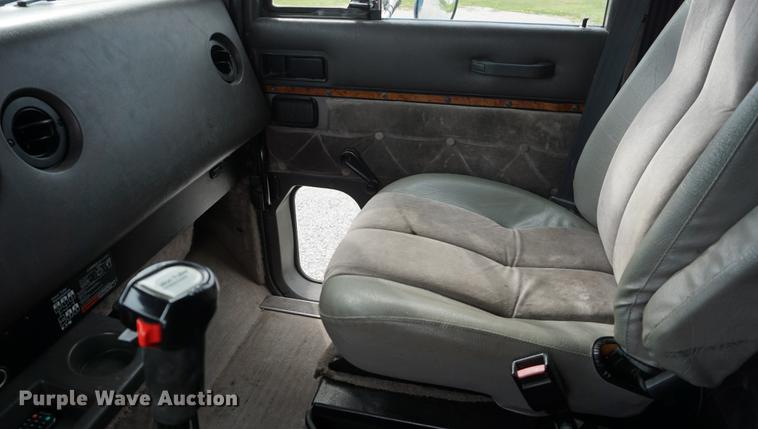 image for item DD7695 1994 International Eagle 9400 semi truck