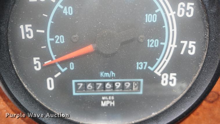 image for item DD7695 1994 International Eagle 9400 semi truck