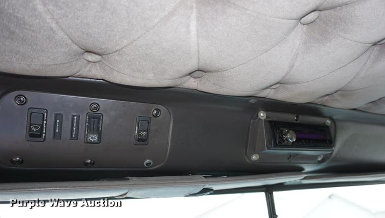 image for item DD7695 1994 International Eagle 9400 semi truck