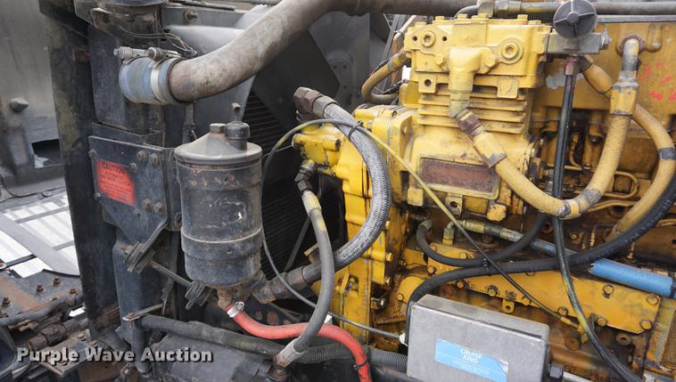 image for item DD7695 1994 International Eagle 9400 semi truck