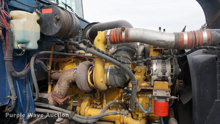 image for item DD7695 1994 International Eagle 9400 semi truck