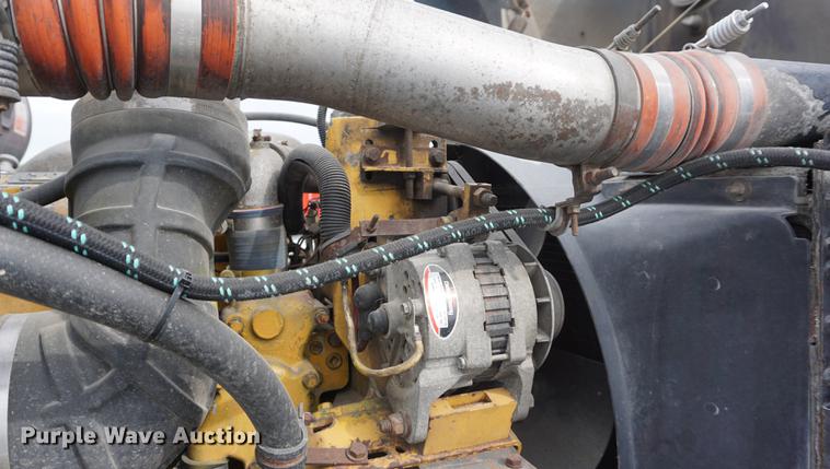 image for item DD7695 1994 International Eagle 9400 semi truck