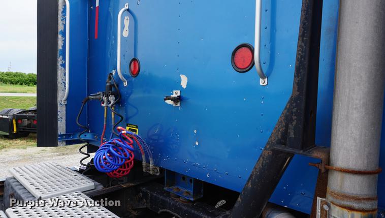 image for item DD7695 1994 International Eagle 9400 semi truck