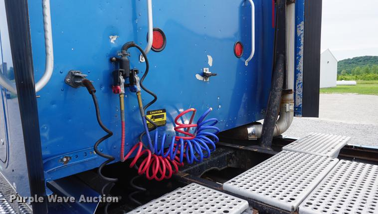 image for item DD7695 1994 International Eagle 9400 semi truck