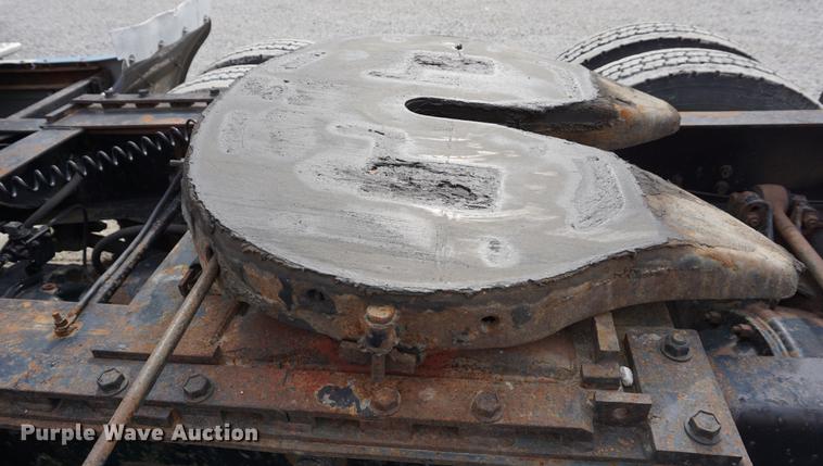 image for item DD7695 1994 International Eagle 9400 semi truck