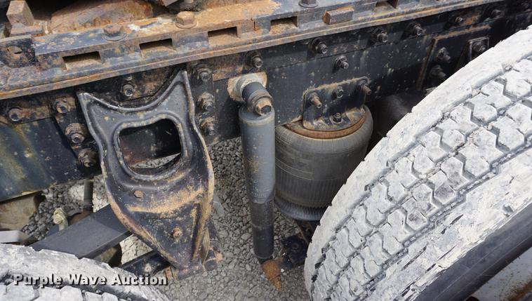 image for item DD7695 1994 International Eagle 9400 semi truck