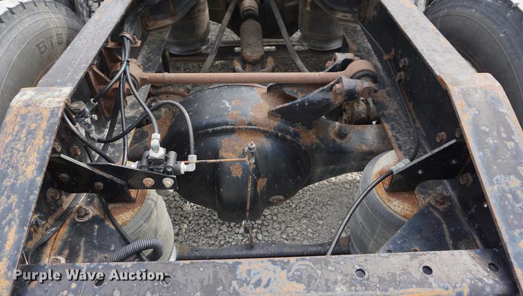 image for item DD7695 1994 International Eagle 9400 semi truck