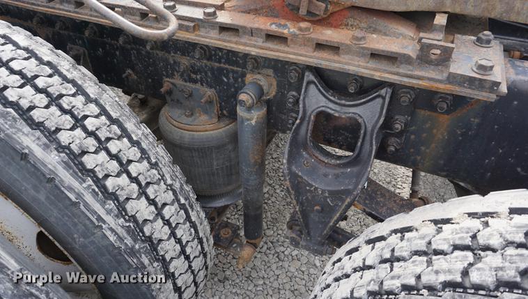 image for item DD7695 1994 International Eagle 9400 semi truck