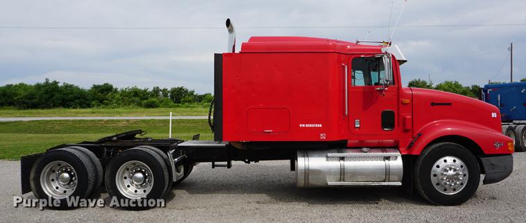 image for item DD7696 1995 International Eagle 9400 semi truck
