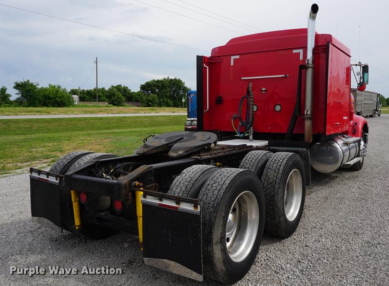 image for item DD7696 1995 International Eagle 9400 semi truck