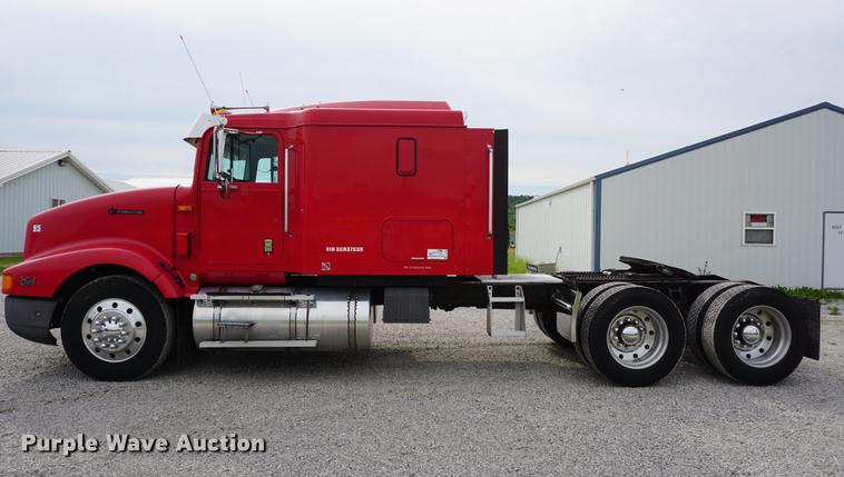 image for item DD7696 1995 International Eagle 9400 semi truck