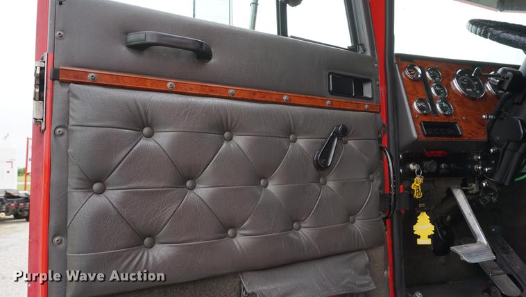 image for item DD7696 1995 International Eagle 9400 semi truck