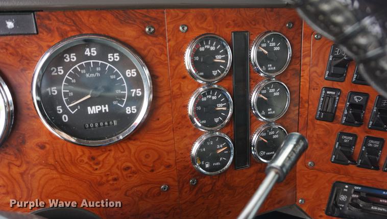 image for item DD7696 1995 International Eagle 9400 semi truck