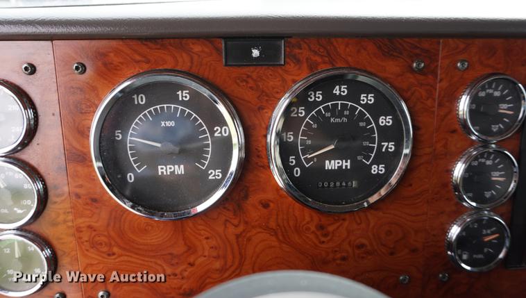 image for item DD7696 1995 International Eagle 9400 semi truck