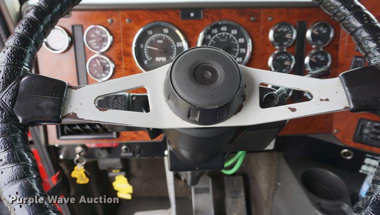 image for item DD7696 1995 International Eagle 9400 semi truck