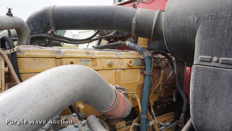 image for item DD7696 1995 International Eagle 9400 semi truck